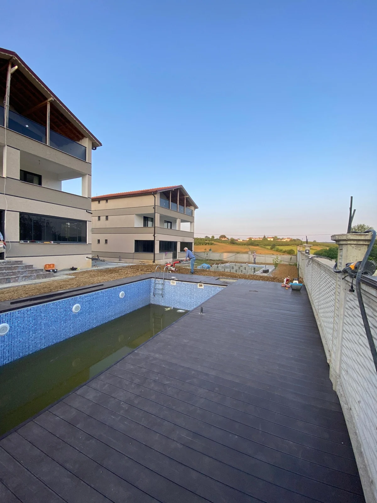 Villa havuz ve çevre düzenleme yapım aşaması