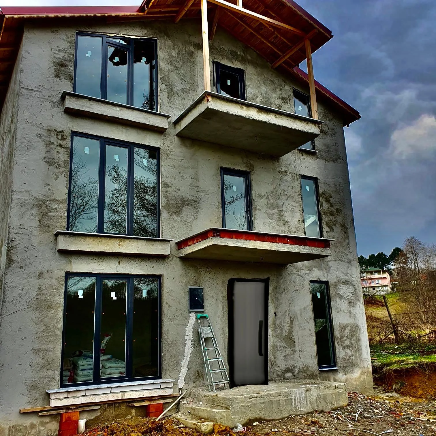 Topraktan villa ince inşaat ve dış kabuk aşaması