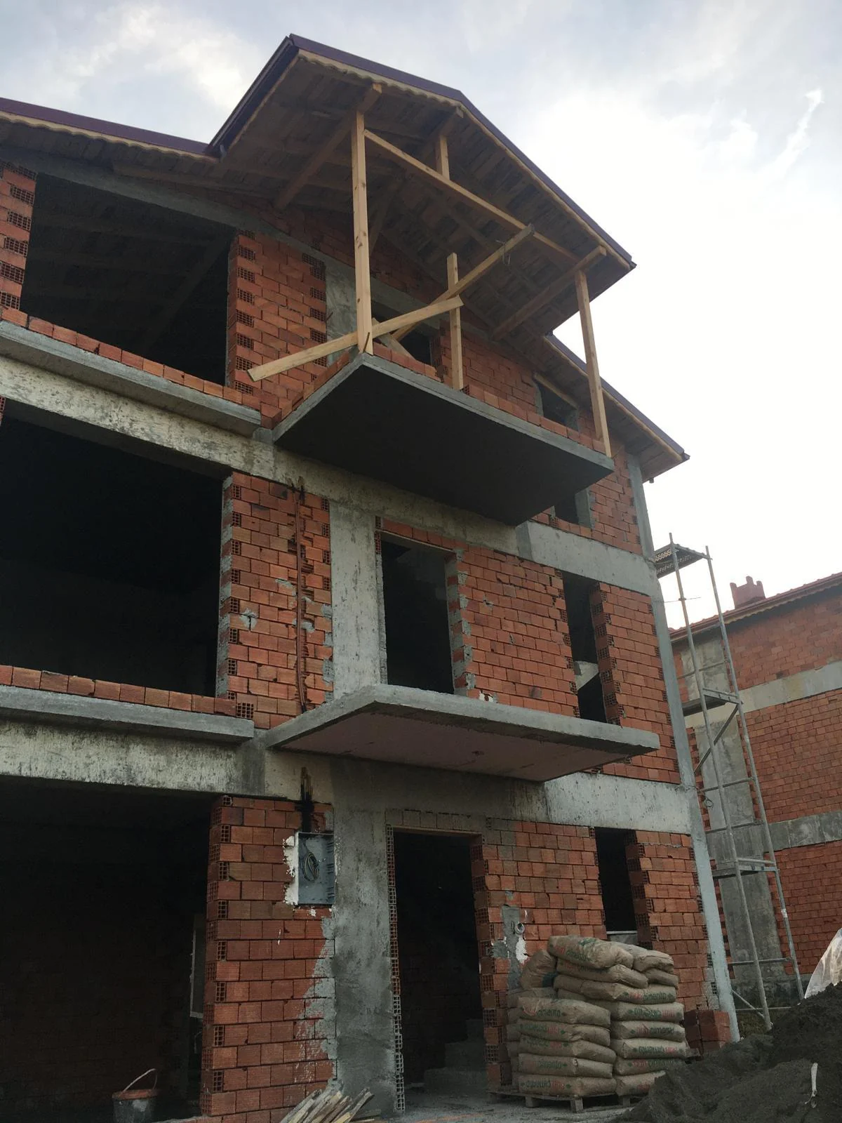 Topraktan villa kaba inşaat aşaması
